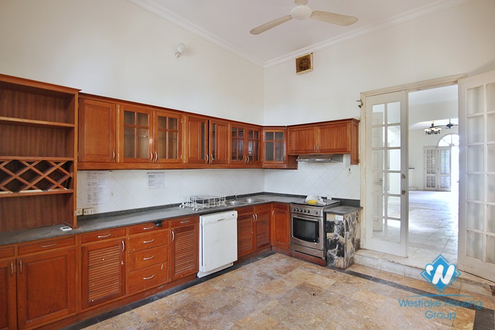 Lake view house for rent in Quang An street, Tay Ho district